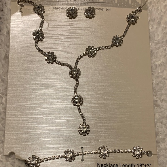 Nicole Miller Jewelry - NEW- Nicole Miller Elegant Silver Floral Jewelry Set